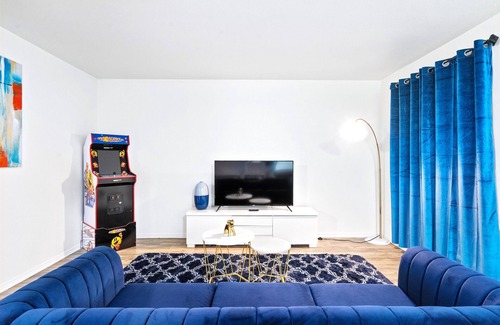 West Campus Apartamento | Chic 2BR Central ATX near UT
