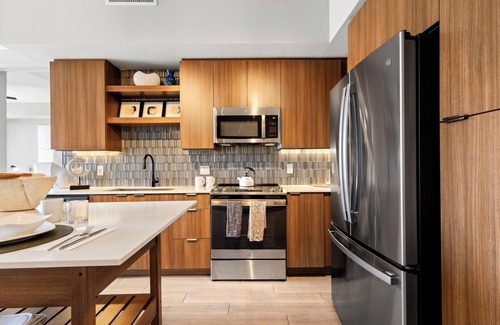 Flagler Village Apartamento | Chic 2BR Downtown Fort Lauderdale Apt w/ Pool