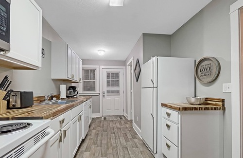 Des Moines Casa | Chic 2BR Duplex Free Parking near Hospitals