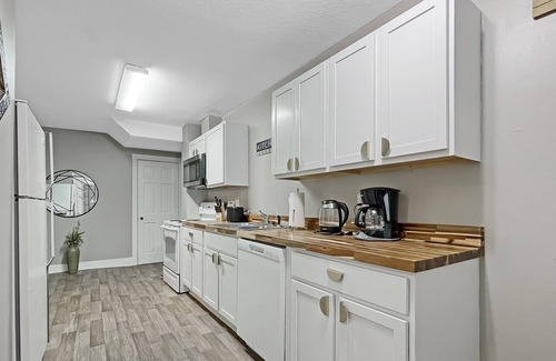 Des Moines Casa | Chic 2BR Duplex Free Parking near Hospitals