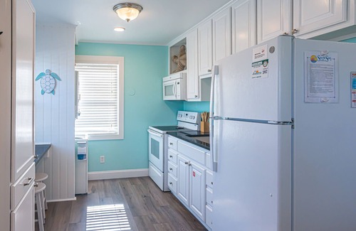Gulf Shores Cabaña | Chic 2BR Getaway with Pool & Balcony Just Steps from the Sand