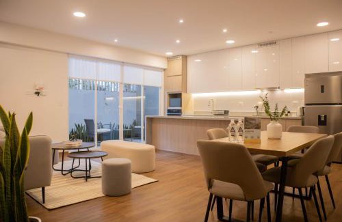 Armendariz Apartamento | Chic 2BR Indoor Terrace in Miraflores