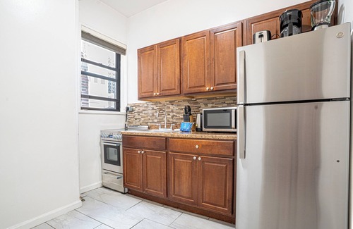 Upper East Side Apartamento | Chic 2BR Upper East Side Retreat - Near Central Park & Museums
