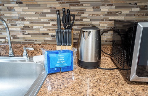Upper East Side Apartamento | Chic 2BR Upper East Side Retreat - Near Central Park & Museums