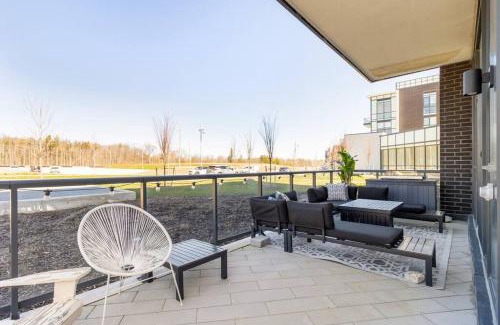 Innisfil Apartamento | Chic 2BR with Patio - Pool - Hot Tub - BBQ - Friday Harbour