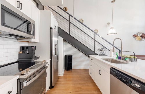 Atlantic Station Area Apartamento | Chic 2BR2BA Loft – Atlantic Station, Walk to Shops, Dining & Events