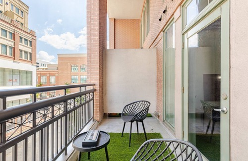 Atlantic Station Area Apartamento | Chic 2BR2BA Loft – Atlantic Station, Walk to Shops, Dining & Events