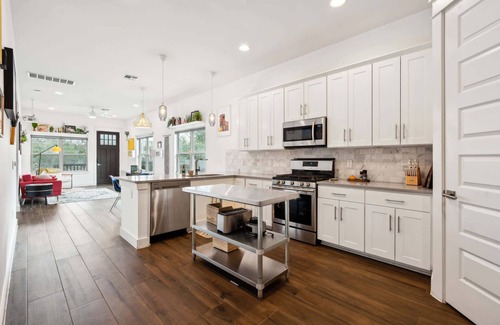 Chestnut Casa | Chic 3 BDR for 5, Minutes From Downtown Austin!