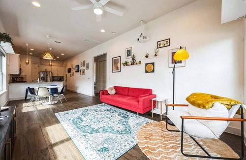 Chestnut Casa | Chic 3 BDR for 5, Minutes From Downtown Austin!
