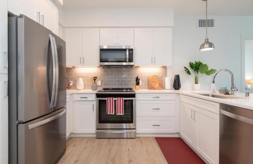 Downtown Los Angeles Apartamento | Chic 3-bed Apt with Pool & Hot Tub in Heart of DTLA