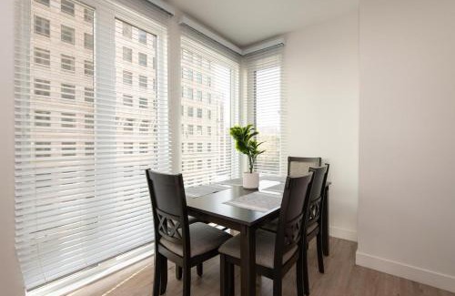 Downtown Los Angeles Apartamento | Chic 3-bed Apt with Pool & Hot Tub in Heart of DTLA