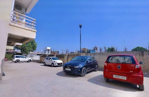 Taj Ganj Apartamento | Chic 3-bedroom apartment with AC, fitness room in awesome Agra nera Taj Mahal
