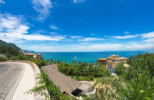 Puerto Juarez Villa | Chic 3 bedroom Suite at Garza Blanca Resort & Spa Cancun