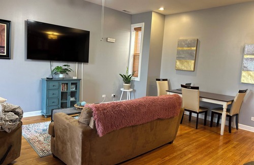 Woodlawn Condominio | Chic 3-bedroom well-appointed condo near University of Chicago and Lakeshore