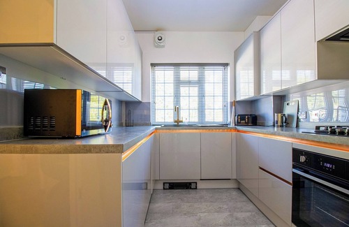Northwood Apartamento | Chic 3-bedroom with luxury decor and WiFi in delightful Northwood