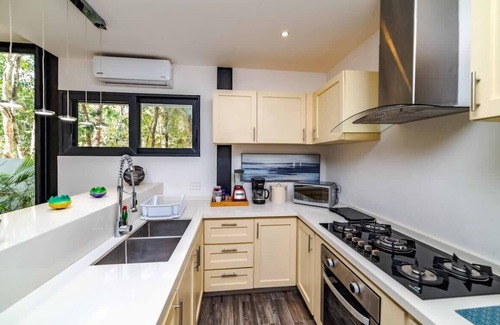 Ek Balam Village Casa | CHIC 3-Levels at MUN - Rooftop Deck - Pool