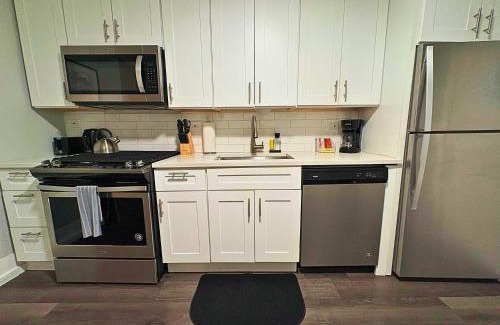 Sheffield and DePaul Apartamento | Chic 3BR Hideout in Lincoln Park - Lincoln 3
