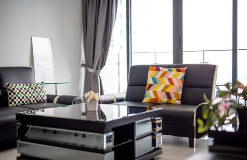 Central District Apartamento | Chic 3BR in Danga Bay with Water Views & Parking