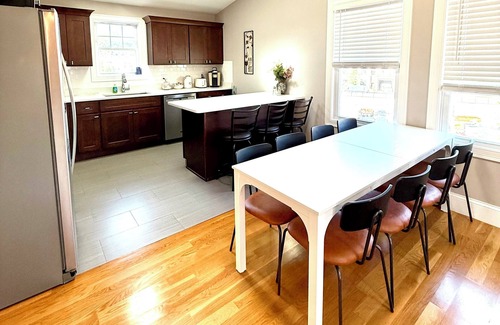Dorchester Apartamento | Chic 3BR1.5BA City Stay - Near T + Parking