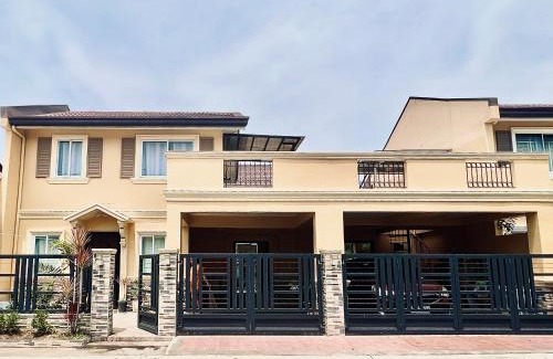 Calumpit Casa | Chic 4BR 15 Pax Euro-Inspired Home, Malolos