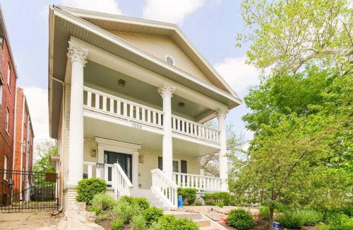 South Hyde Park Casa | Chic 4BR 3BA Historic Home Near Country Club Plaza