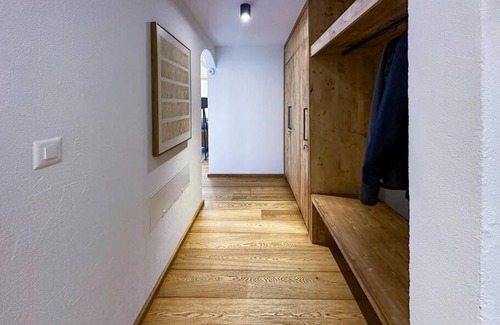 Samedan Apartamento | Chic Alpine Elegance: Designer Retreat in Samedan