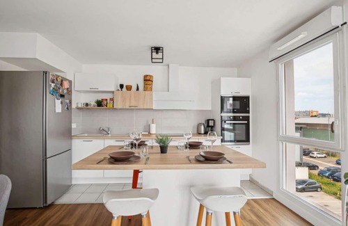 Bezons Apartamento | Chic and comfortable apart with Parking and balcony