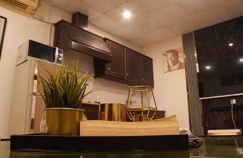 Gulberg Apartamento | Chic And Cozy Apartment in Downtown