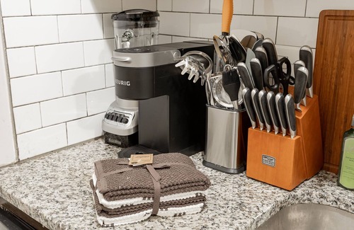 Rogers Park Apartamento | Chic and Cozy Getaway near Loyola Park