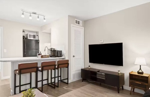 Allandale Apartamento | Chic and Cozy Loft near Q2 Stadium & North ATX