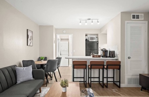 Allandale Apartamento | Chic and Cozy Loft near Q2 Stadium & North ATX