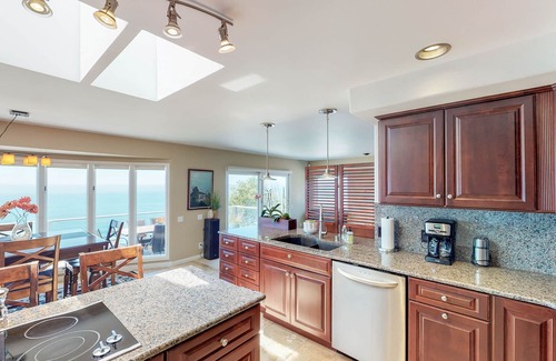 Trinidad Casa | Casa elegante y grande con bañera de hidromasaje privada, vistas al océano y la playa, acceso a la playa y más