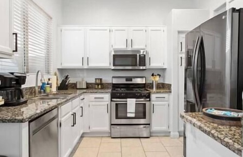 North Las Vegas Casa | Chic and Modern 3BD Home with Pool & Pool Table