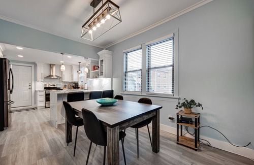 Wicker Park Casa | Chic and Spacious Bi-level 3BD in Bucktown!