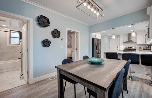 Wicker Park Casa | Chic and Spacious Bi-level 3BD in Bucktown!