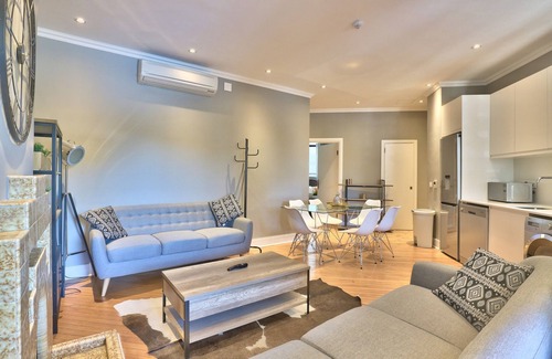Green Point Apartamento | Chic Apartment | Balcony | Fast WiFi | Pool Access