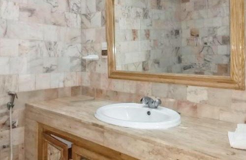 Ain Diab Apartamento | Chic Apartment in Casablanca with Shared Pool - 100 sqm