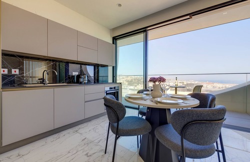 Paceville Apartamento | Chic Apartment at Mercury Towers