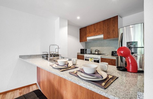 La Condesa Apartamento | Chic Apartment in Condesa with balcony and park view