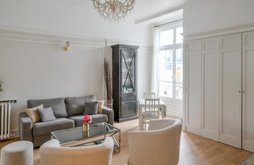 Faubourg-du-Roule Apartamento | Chic apartment on the Champs-Élysées with AC