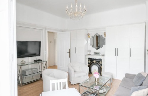 Faubourg-du-Roule Apartamento | Chic apartment on the Champs-Élysées with AC