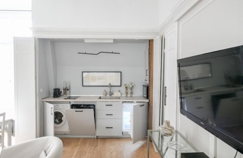 Faubourg-du-Roule Apartamento | Chic apartment on the Champs-Élysées with AC