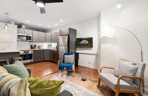 Old City Apartamento | Chic Apartment with King Bed in Old City