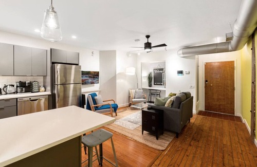 Old City Apartamento | Chic Apartment with King Bed in Old City