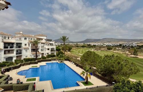 Jeronimo y Avileses y Balsicas de Arriba Apartamento | Chic apartment with lovely terrace, pool & golf view