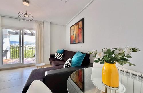 Jeronimo y Avileses y Balsicas de Arriba Apartamento | Chic apartment with lovely terrace, pool & golf view