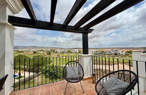 Jeronimo y Avileses y Balsicas de Arriba Apartamento | Chic apartment with lovely terrace, pool & golf view