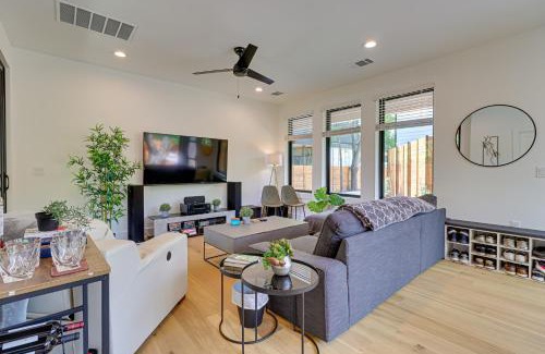South Manchaca Casa | Chic Austin House with Spacious Backyard and Hammock