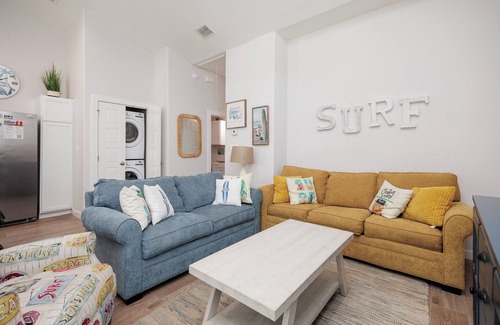 Corpus Christi Casa | Chic Beach Escape: Resort Living, Private Outdoor Space, Short Walk to Beach