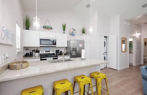 Corpus Christi Casa | Chic Beach Escape: Resort Living, Private Outdoor Space, Short Walk to Beach